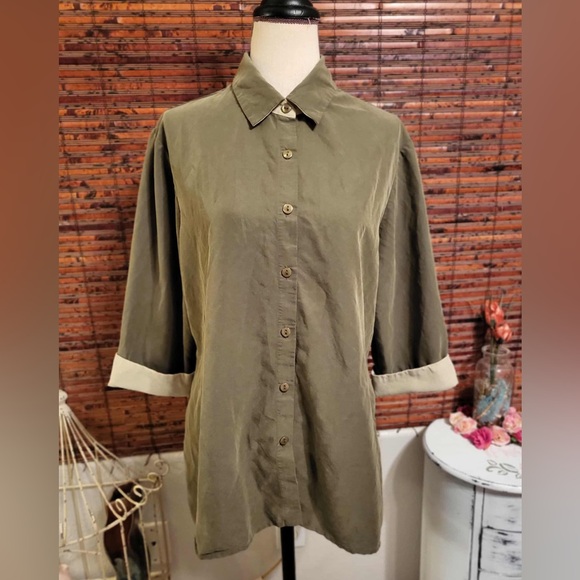 Jaclyn Smith Tops - Jaclyn Smith Classic Khaki Shirt